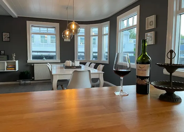 Lovely Penthouse Downtown With 3 Bedrooms